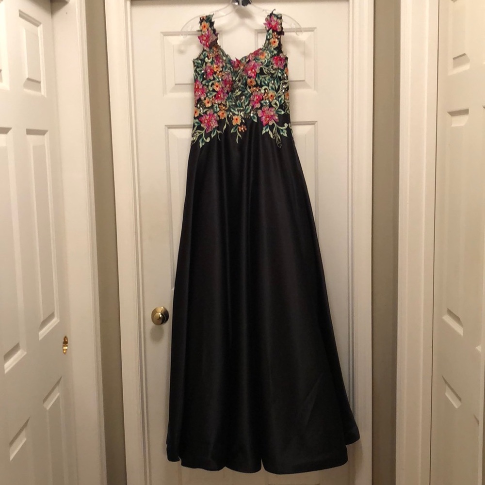 Prom Dress - Picture 4 of 8